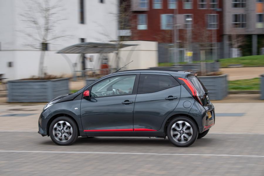  Toyota Aygo x-trend 5-Door 2019 года  (UK) (фото 17 из 26)